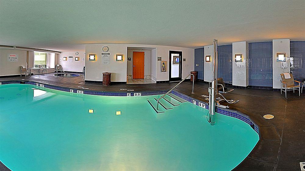 Отель The Westin Detroit Metropolitan Airport Ромулус Экстерьер фото