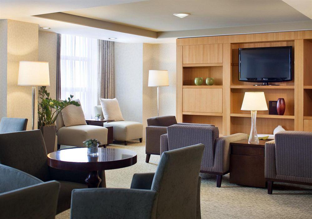 Отель The Westin Detroit Metropolitan Airport Ромулус Экстерьер фото