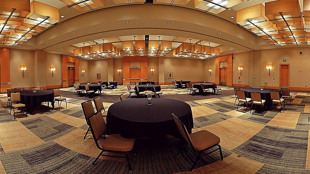Отель The Westin Detroit Metropolitan Airport Ромулус Экстерьер фото